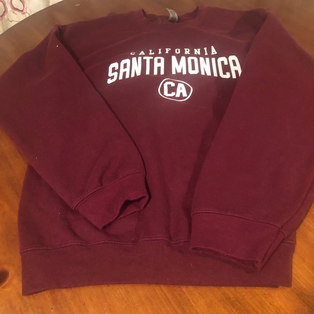Gildan Santa Monica sweatshirt, burgundy size m , new or like new